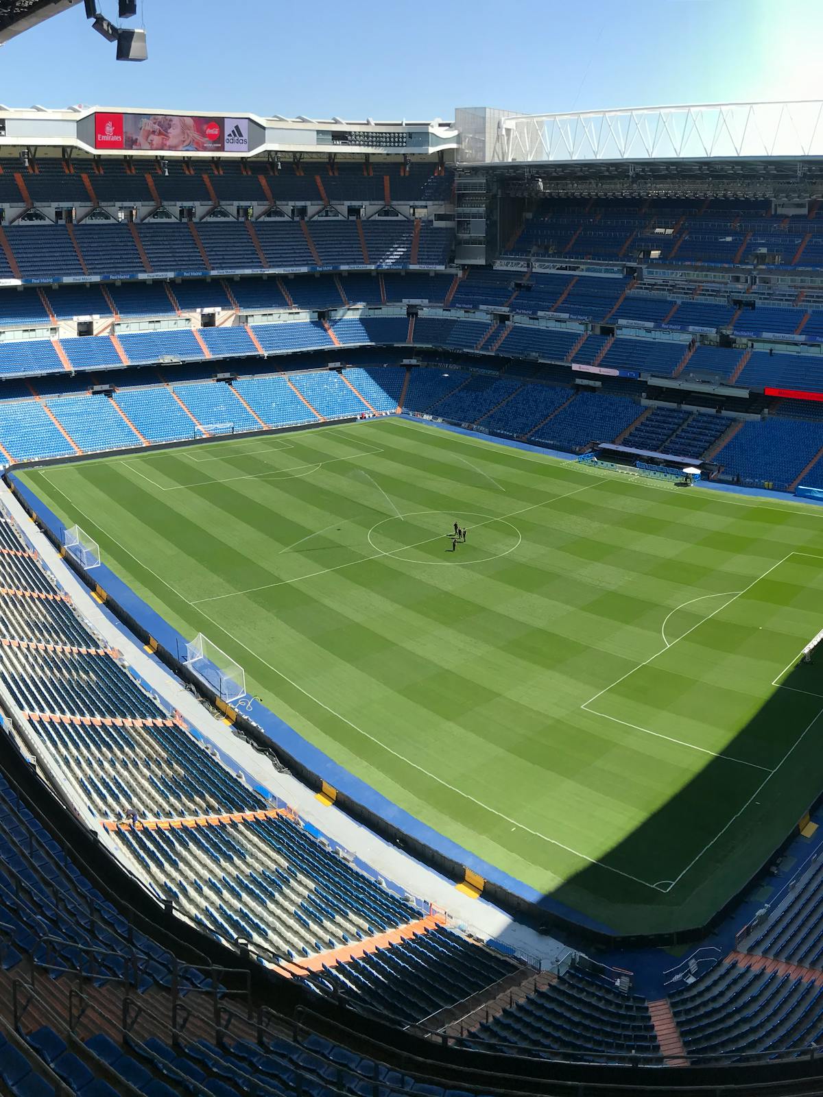 Persona en reposo durante un episodio de dolor pelvico.