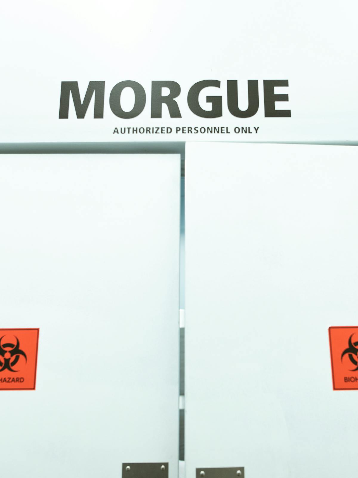 Paciente en cama durante un episodio de dolor que limita actividades.